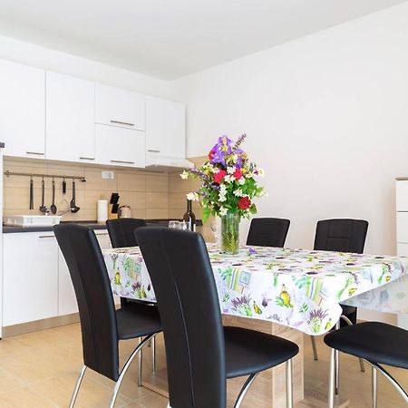 Apartments Raspolic Кастав Екстериор снимка