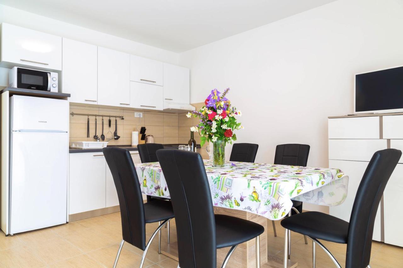 Apartments Raspolic Кастав Екстериор снимка