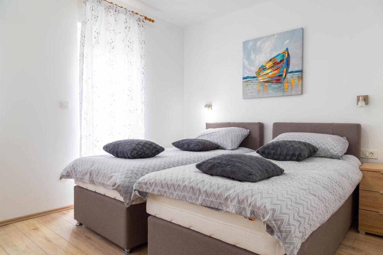 Apartments Raspolic Кастав Екстериор снимка