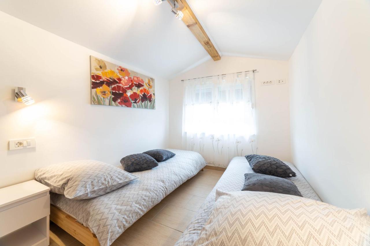 Apartments Raspolic Кастав Екстериор снимка